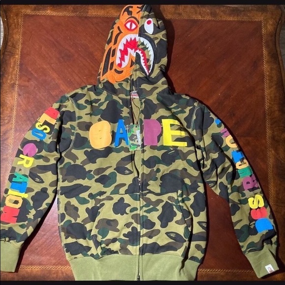 Bape tiger camo doesn’t fit asking $400 obo - Picture 3 of 5